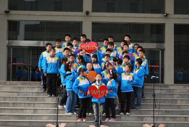 洛陽(yáng)東方外國(guó)語(yǔ)學(xué)校,英文歌曲比賽,四二班 Body song 洛陽(yáng)東方外國(guó)語(yǔ)學(xué)校,英文歌曲比賽,四二班 Body song