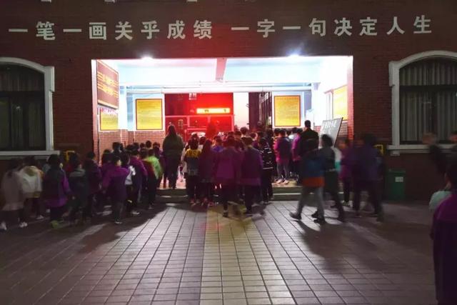 老師們的“夜生活”—東外小學(xué)部老師們的秘密 老師們的“夜生活”—東外小學(xué)部老師們的秘密